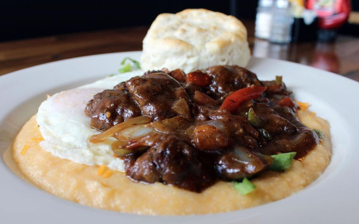 Grillades Grits & Eggs