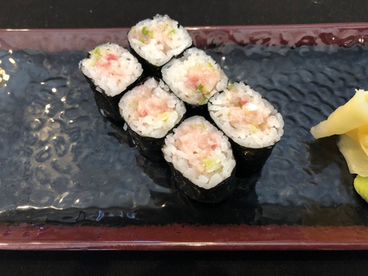 Yellowtail Scallion Roll