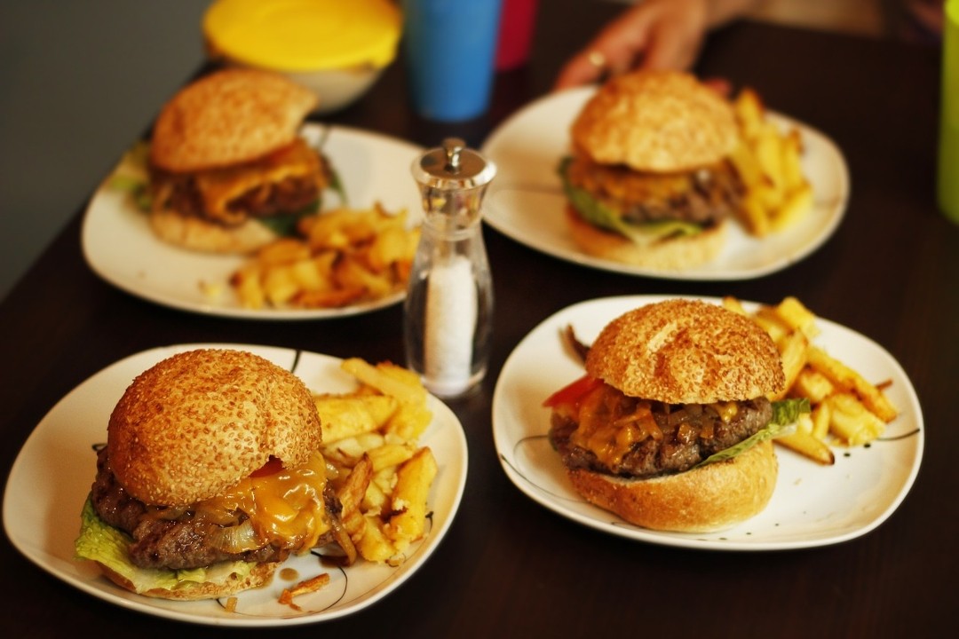 Redbeard's on Sixth Sports Bar & Grill