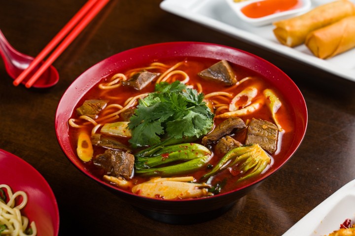 四川牛肉面 Spicy Beef Noodle Soup