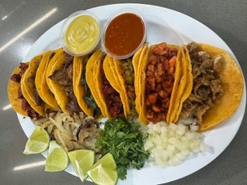 El Cantón Tacos y Pupusas