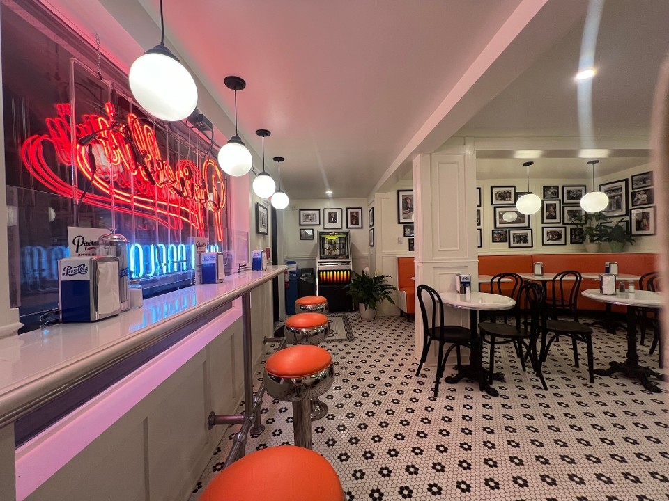 Pipinelli’s Pizza Parlor 256 Hooker Ave