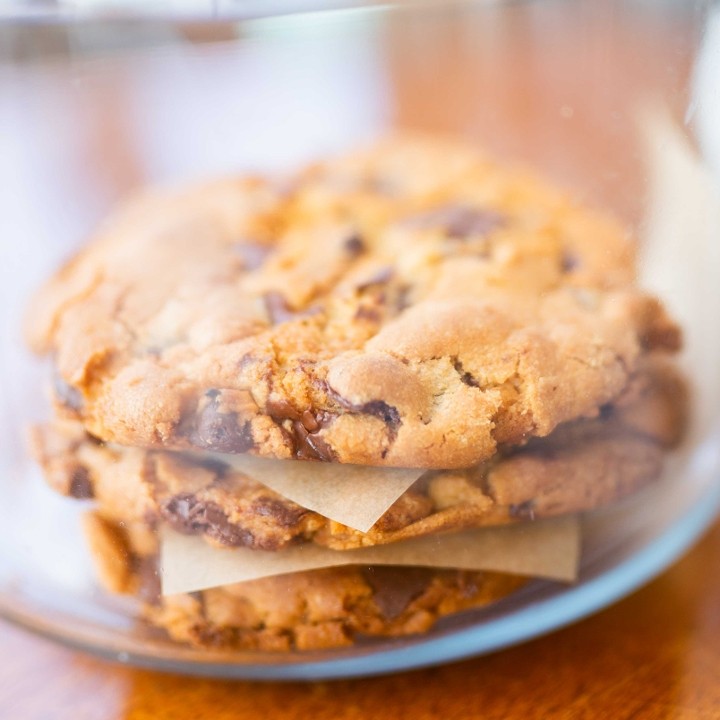 New York Style Chocolate Chip Cookie