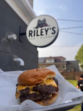 Riley’s Bar + Burger 100 East Montana Street