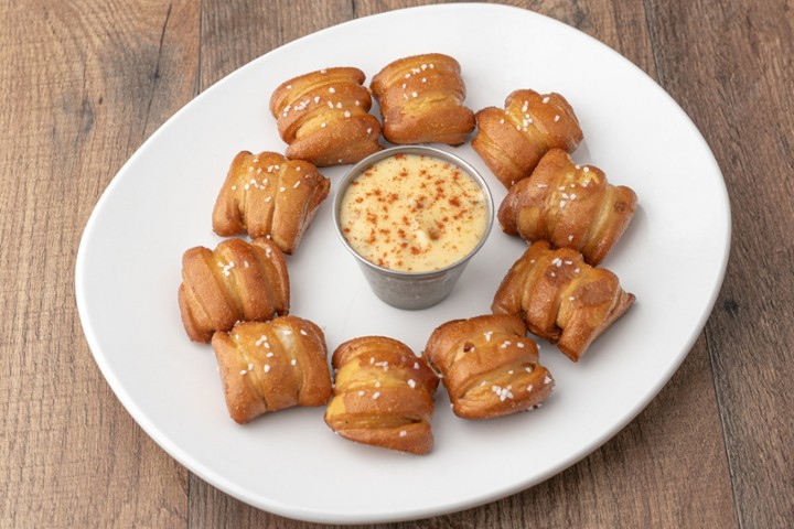 PRETZEL BITES