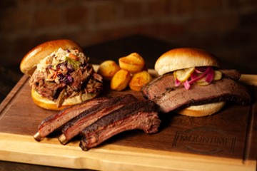 Moontime Smokin' Que