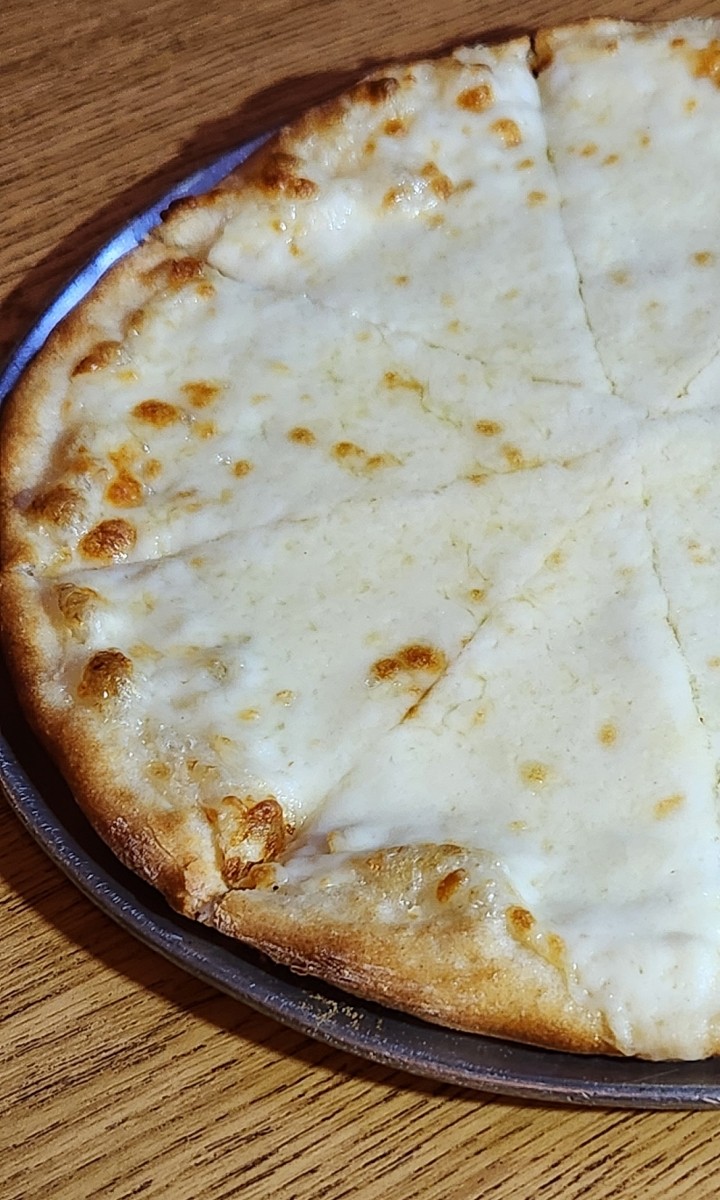 18" White Pizza (Alfredo)