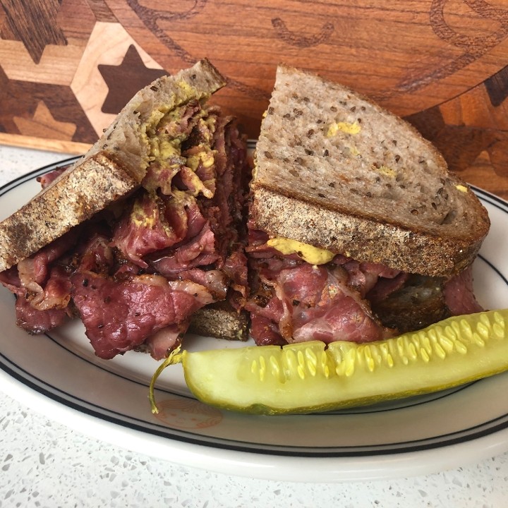 Hot Pastrami (8oz Sandwich)