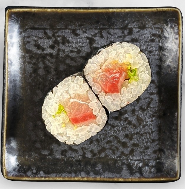 YELLOWTAIL SCALLION ROLL