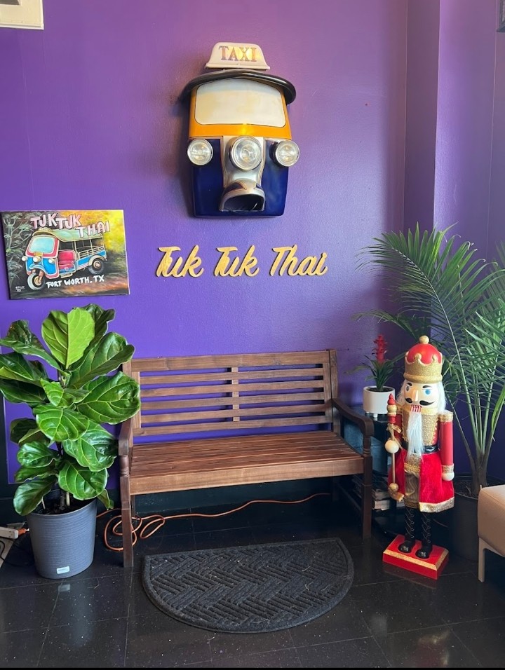 Tuk Tuk Thai 3431 W 7th St