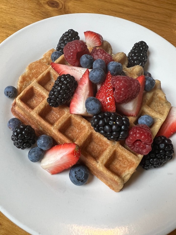 Organic Waffle with Fresh Berries (Sat-Sun only*)