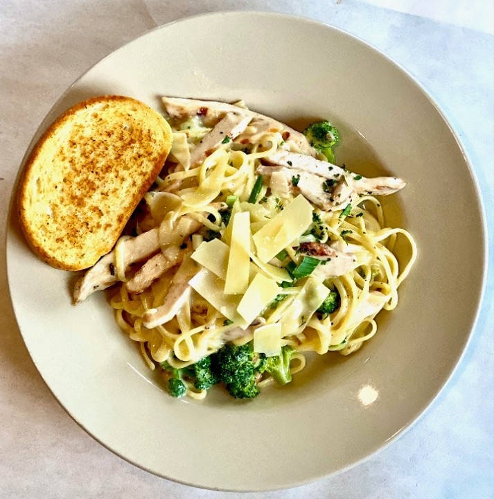 Chicken Broccoli Pasta Alfredo