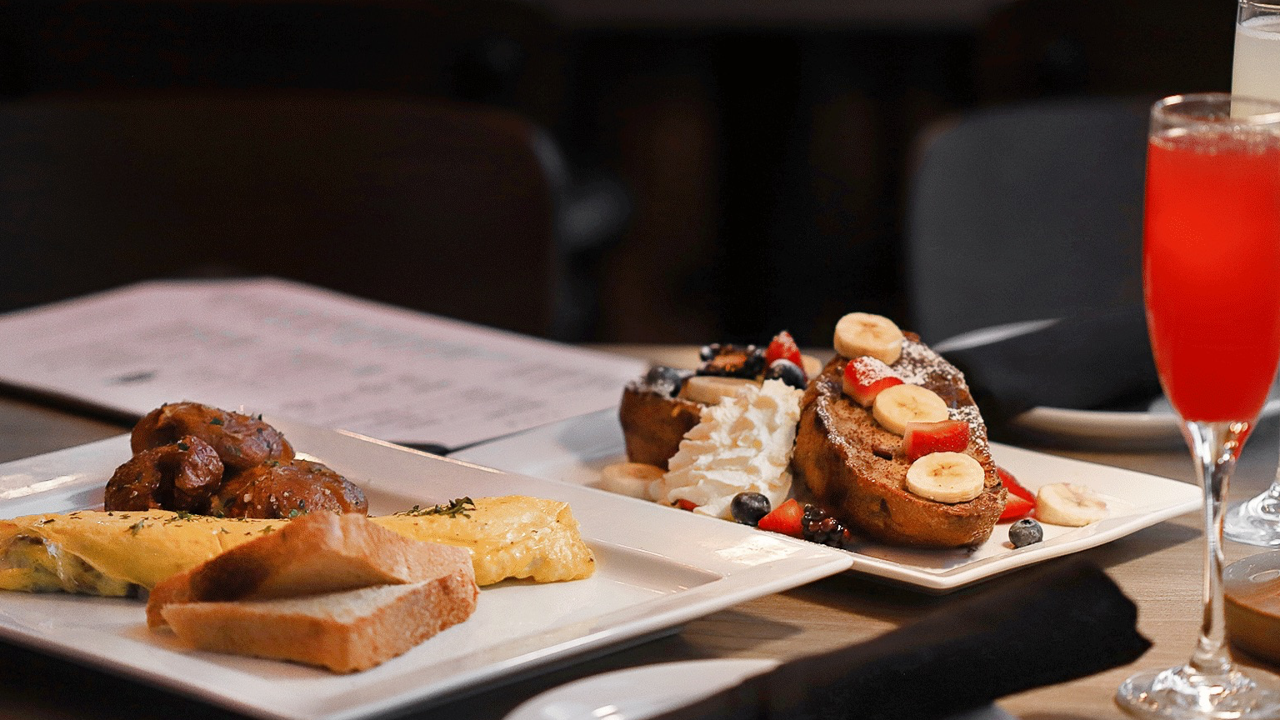 Foch Café & Bistro 21 E 6th St #146