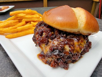 Uncle Larry's Rustic Inn 3327 Lake Dr