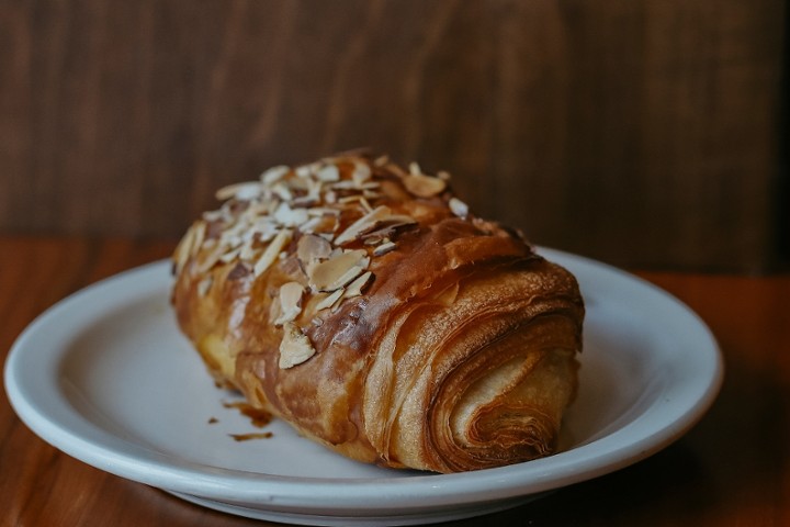 Croissant: Almond