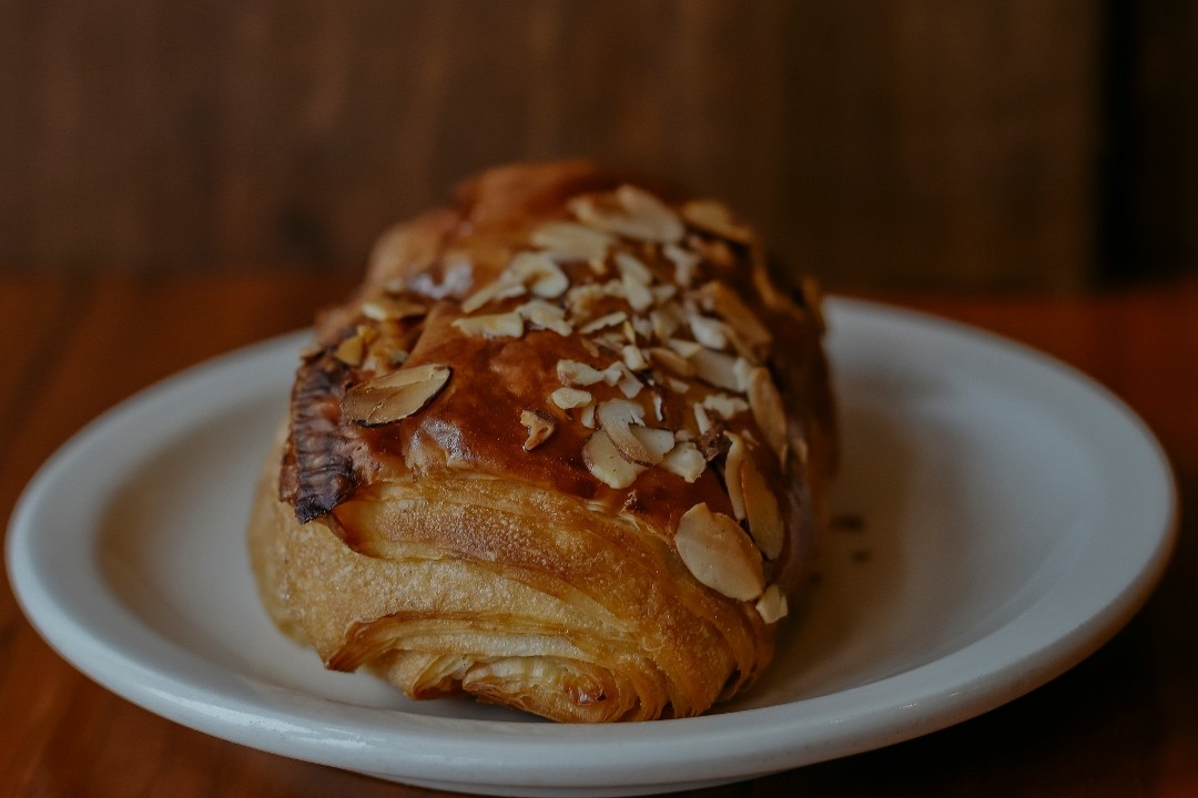 Croissant: Almond