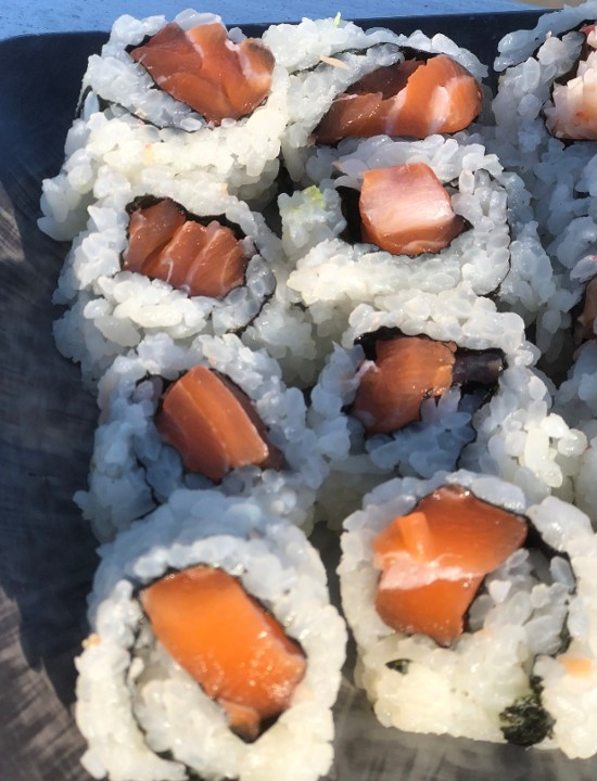 Salmon Maki Roll