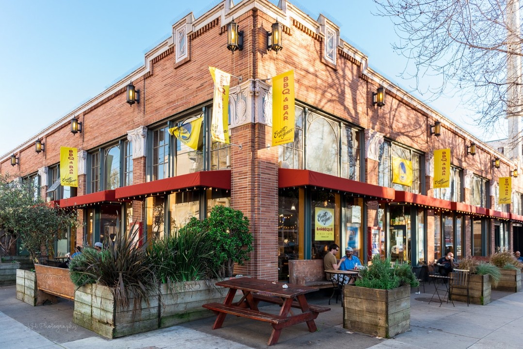 Everett & Jones Barbeque - Broadway