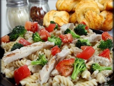 Chicken Parmazeti-Alfredo Pasta