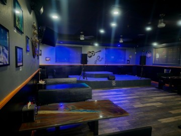 Three Sisters Restaurant and Lounge 1601 SE US Hwy 19