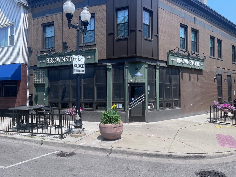 Brownstone Tavern & Grill 3937 N. Lincoln Avenue