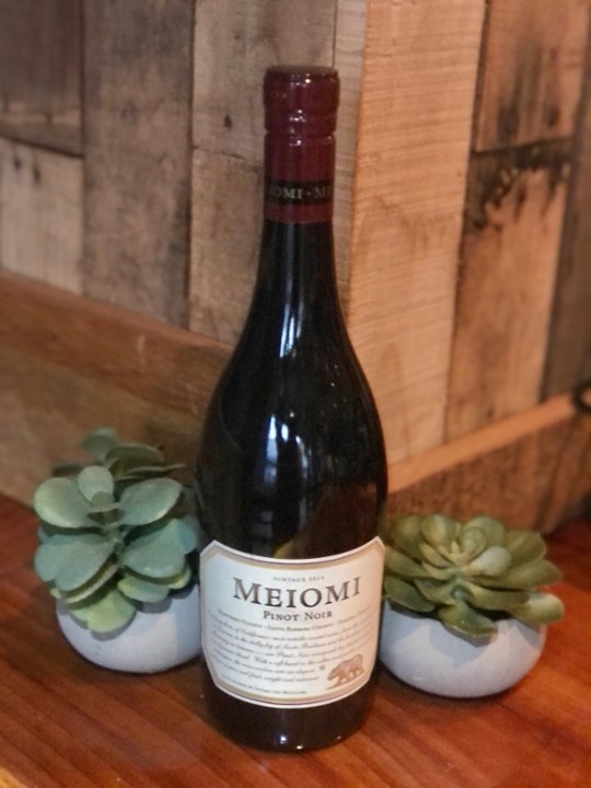 Meomi Pinot Noir btl