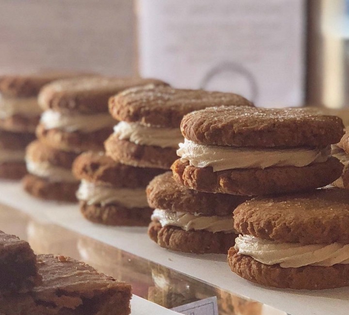 Gingersnap Whoopie Pie