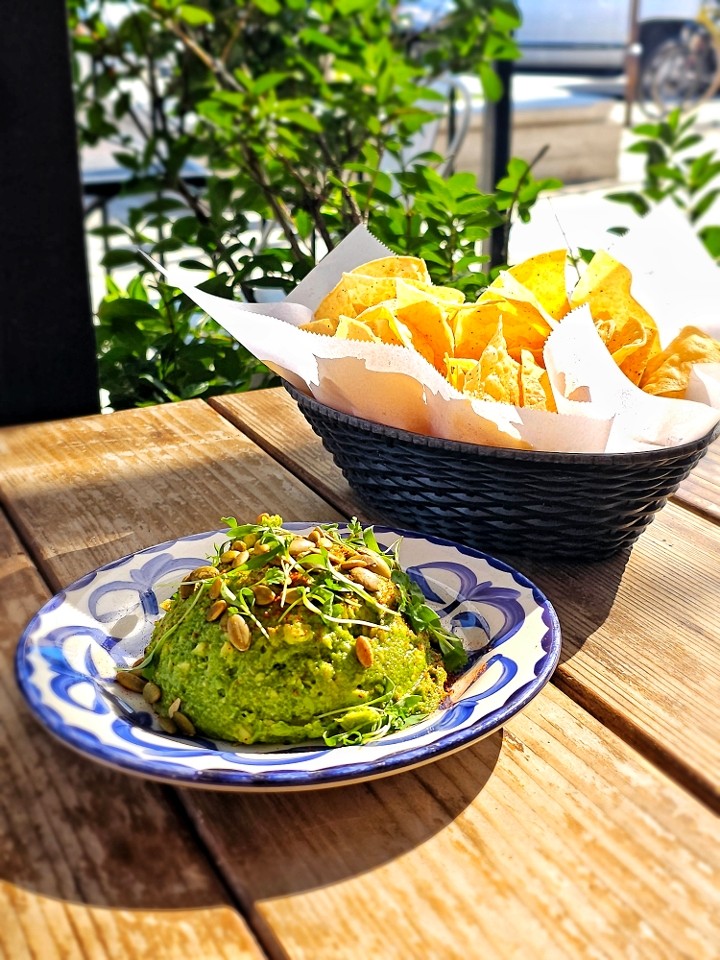 Chips and Guacamole (V, VG)