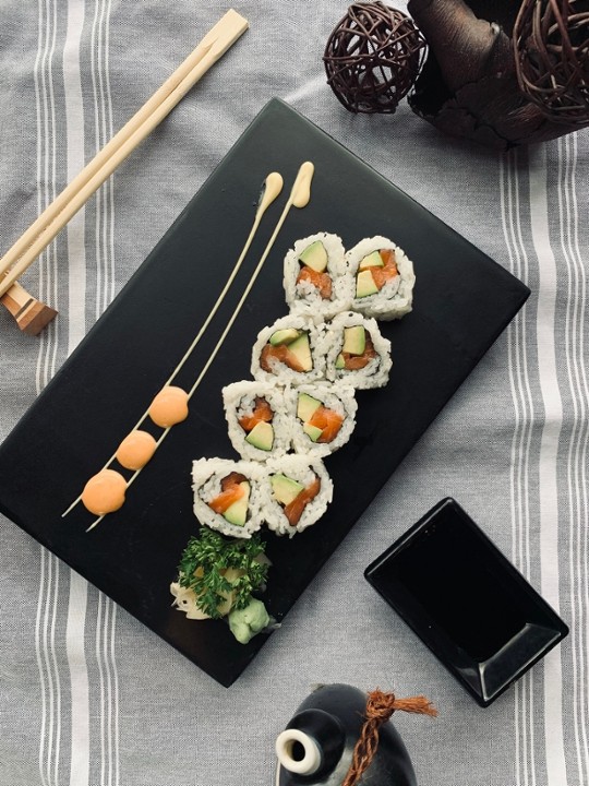 Sake Avocado Maki (8pcs)