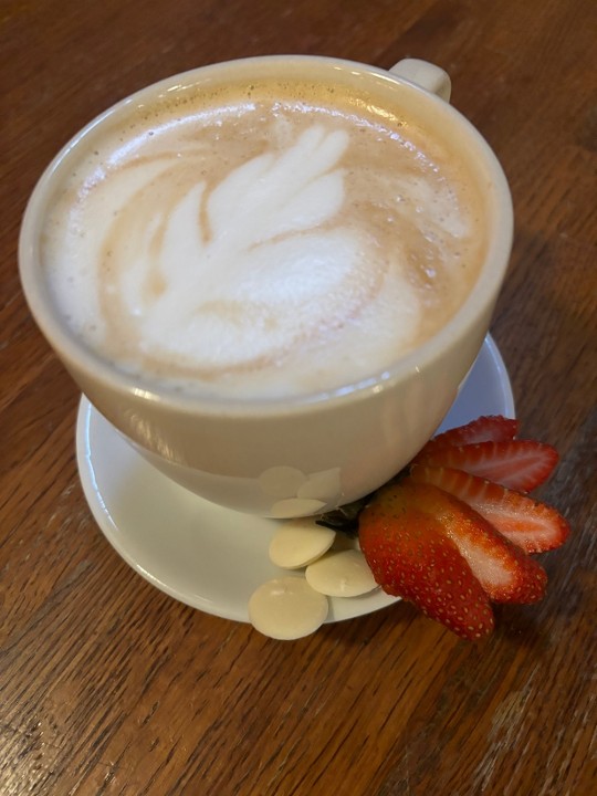 12oz Strawberries & Cream Latte