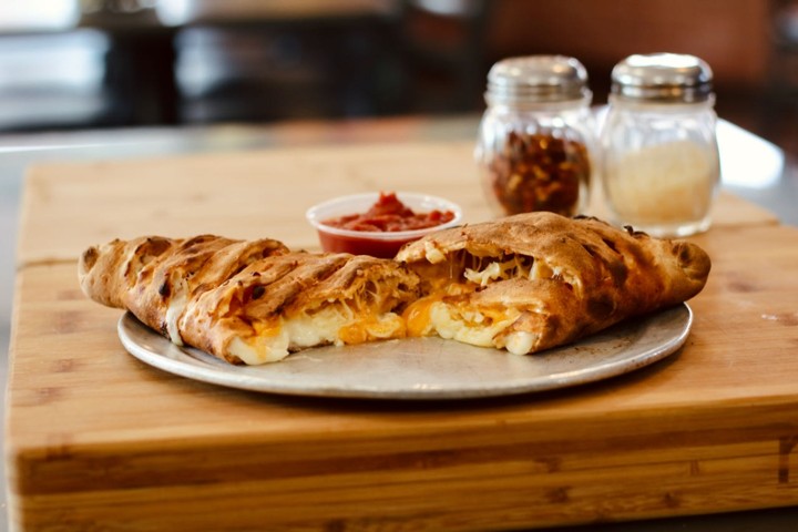 Xtreme 5-Cheese Calzone-