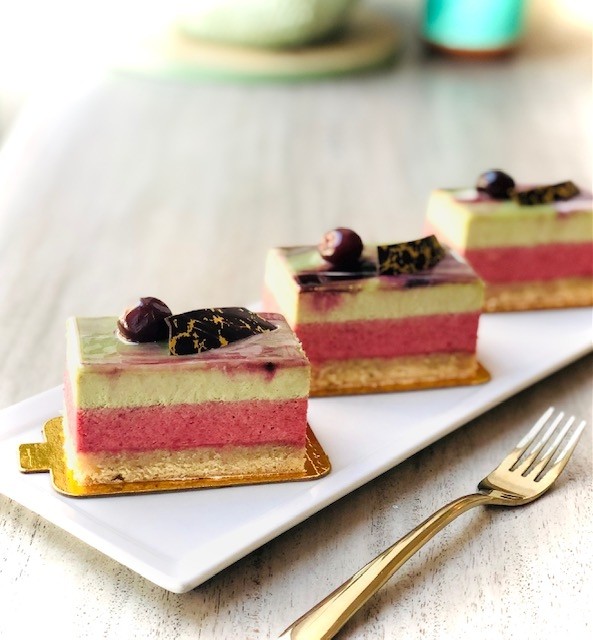 Pistachio-cherry Cake