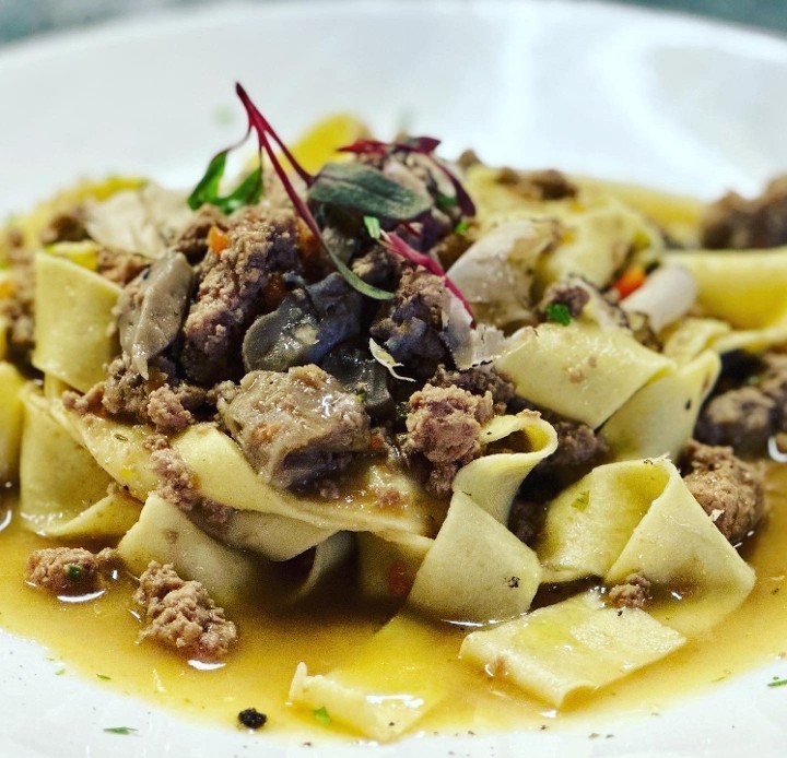 TAGLIATELLE al RAGU' d'ANATRA e PORCINI