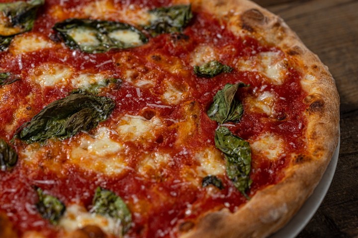 18" NY-style: Margherita Pizza