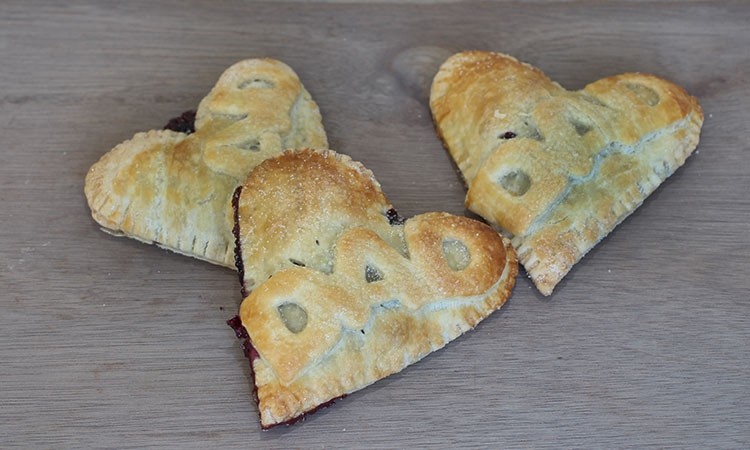 DAD Blueberry Heart-shaped Pocket Pies