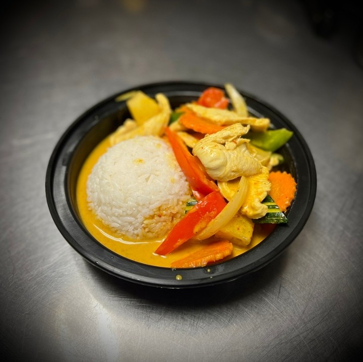 YELLOW CURRY (OVER RICE)