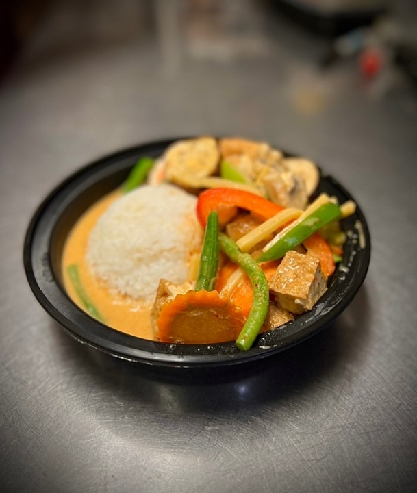 RED CURRY (OVER RICE)
