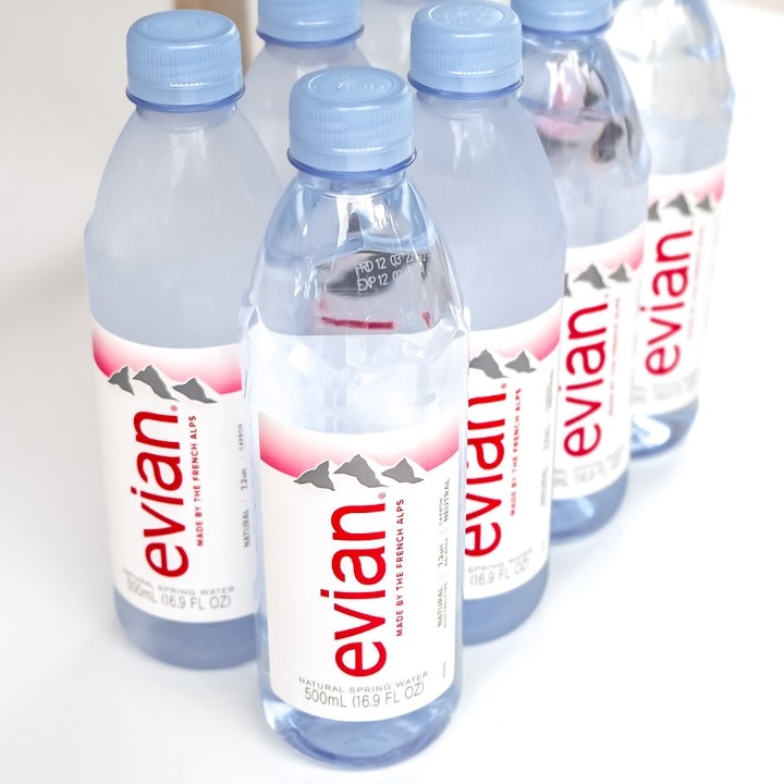 EVIAN HYDRATION PACK (8)
