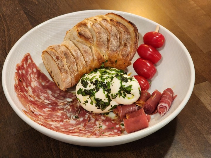 BURRATA & PROSCUTTO Plate