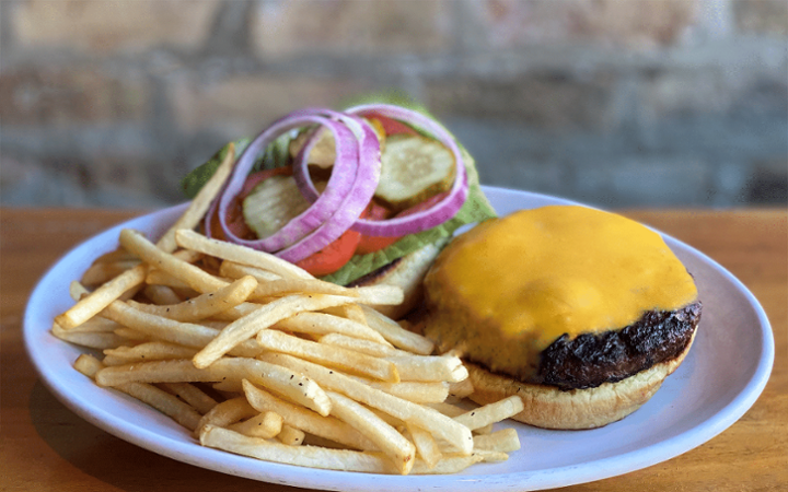 Classic Cheeseburger*