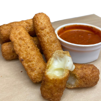 Mozzarella Sticks & Sauce (6pc)