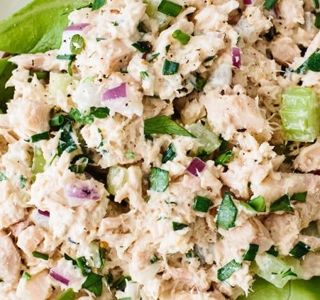 Tuna Salad with Crackers (4 oz.)