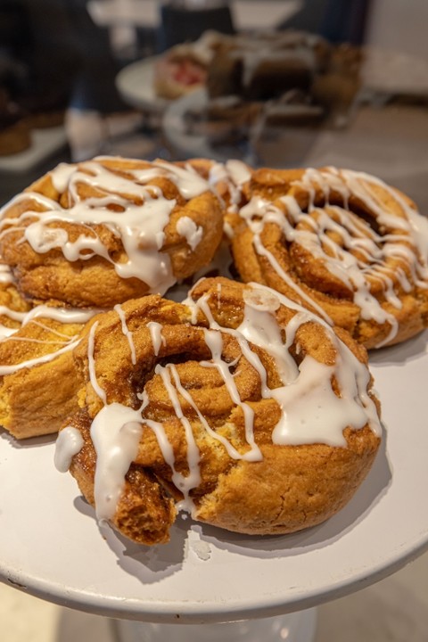 Cinnamon Roll Scone (V)