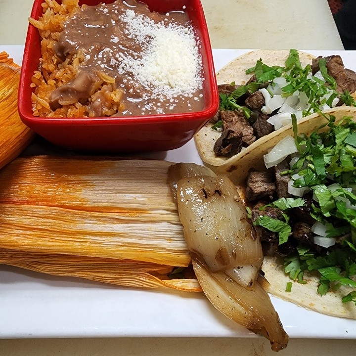 2 Tamales 2 Tacos