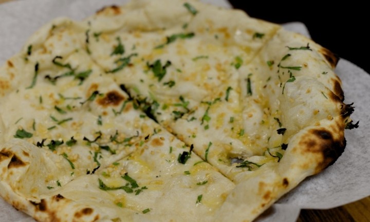 GARLIC & CILANTRO NAAN