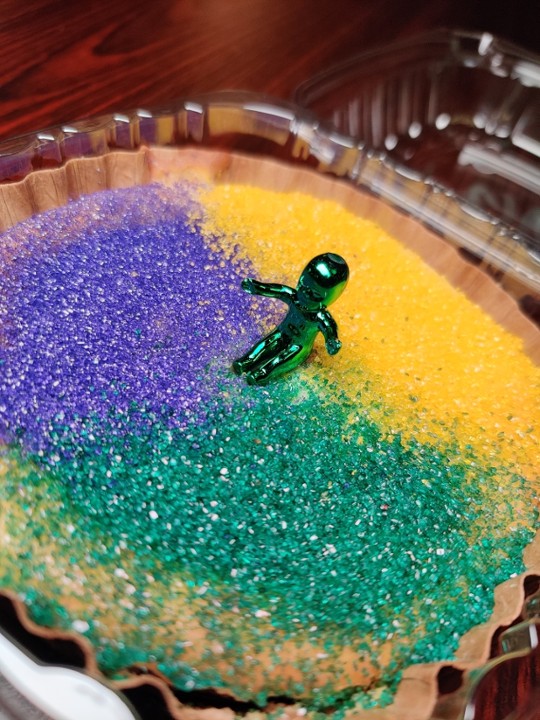 Mardi gras cheesecake