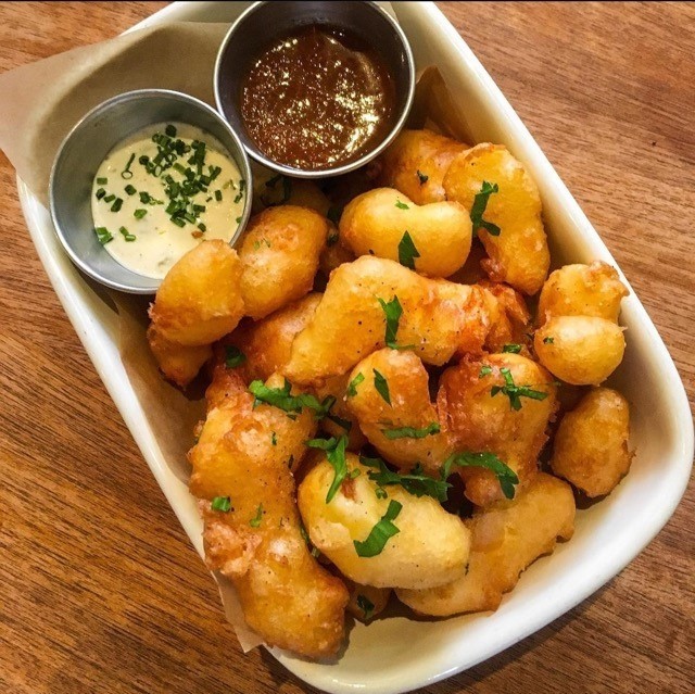 CRISPY CHEESE CURDS (v)