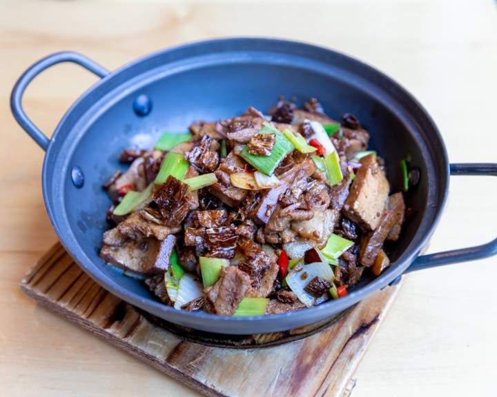 Grandma's Pork W. Shang Gan & White Pepper白辣椒香干炒肉*