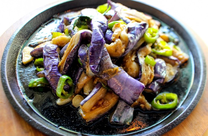 Sizzling Basil Flavored Eggplant 铁板九层塔茄子*