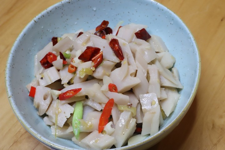 Stir-Fried Diced Lotus Root 香辣榨菜藕丁*